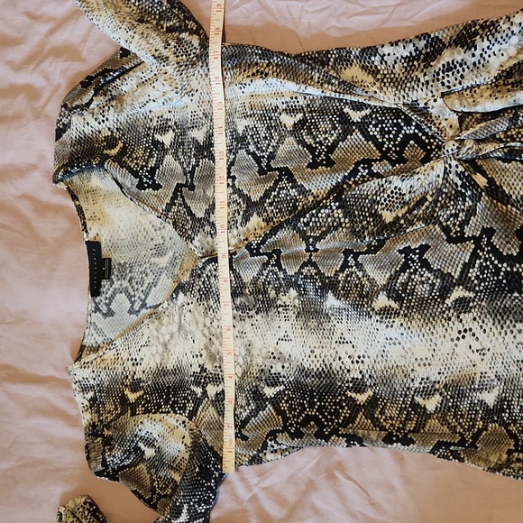 💥2/$20💥 Sanctuary Snakeskin Wrap Blouse - Picture 5 of 10